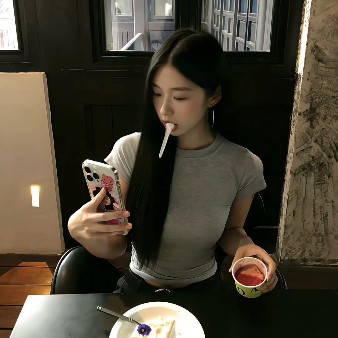 照片里的伴娘